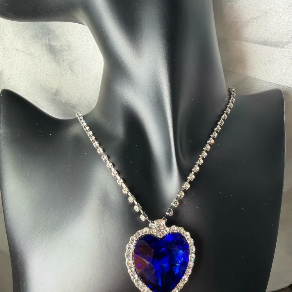 Unique premium look Sapphire Blue Heart Necklace with Silver Accents - Picture 5 of 13